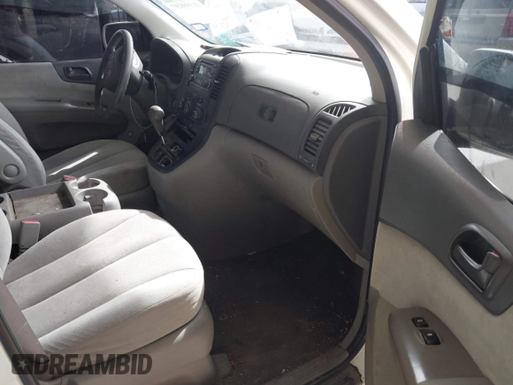 2008 Kia Sedona LX with VIN KNDMB233986267918, listed as a IAAI auction lot 41999497 with 146,774 mi miles. Bid and sale history available at carsss.com. Image 5.