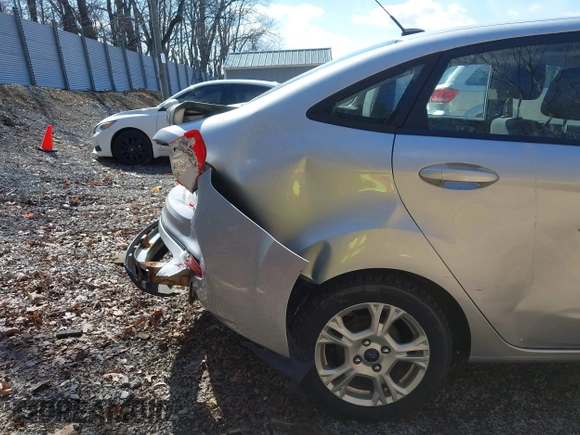 2016 Ford Fiesta SE with VIN 3FADP4BJ4GM106538, listed as a IAAI auction lot 41871345 with 123,847 mi miles. Bid and sale history available at carsss.com. Image 12.