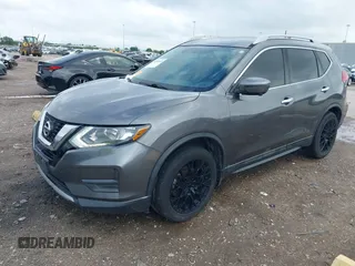 2017 Nissan Rogue SL z VIN 5N1AT2MT1HC741405, wystawiony jako IAAI lot #42086933 z przebiegiem 153 918 mil mil oraz . Historia ofert i sprzedaży dostępna na DreamBid. Obrazek 2.