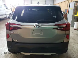 2021 Kia Seltos LX z VIN KNDEPCAA0M7044622, wystawiony jako Copart lot #53963425 z przebiegiem 94 248 mil mil oraz Szkoda całkowita • Salvage title. Historia ofert i sprzedaży dostępna na DreamBid. Obrazek 6.
