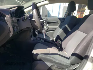 2018 Ford Fiesta S z VIN 3FADP4AJ0JM133583, wystawiony jako Copart lot #49156195 z przebiegiem 212 347 mil mil oraz Szkoda całkowita • Salvage title. Historia ofert i sprzedaży dostępna na DreamBid. Obrazek 7.