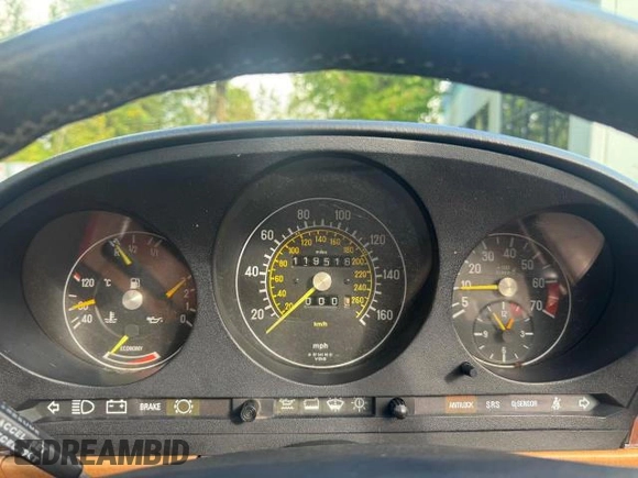 1987 Mercedes-Benz 560 SL z VIN WDBBA48D8HA065591, wystawiony jako Copart lot #73538474 z przebiegiem 119 516 mil mil oraz Czysty tytuł • Clean title. Historia ofert i sprzedaży dostępna na DreamBid. Obrazek 8.