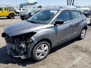 2021 Nissan Kicks S z VIN 3N1CP5BV5ML468476, wystawiony jako Copart lot #57504655 z przebiegiem 73 377 mil mil oraz Szkoda całkowita • Salvage title. Historia ofert i sprzedaży dostępna na DreamBid. Obrazek 1.
