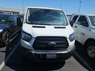 2019 Ford Transit z VIN 1FTYE1YM8KKB40189, wystawiony jako IAAI lot #42763040 z przebiegiem 193 036 mil mil oraz . Historia ofert i sprzedaży dostępna na DreamBid. Obrazek 22.