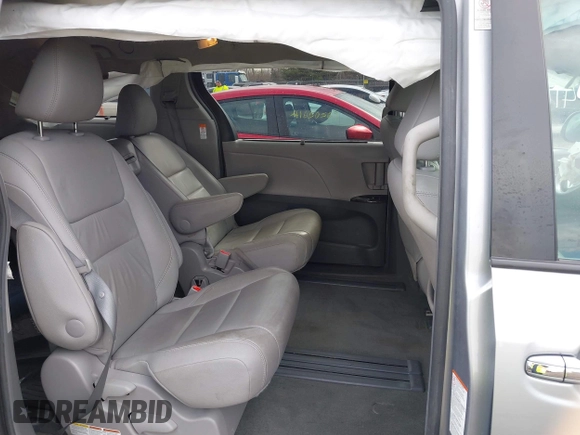 2017 Toyota Sienna XLE Auto Access Seat with VIN 5TDYZ3DC9HS795220, listed as a IAAI auction lot 41641227 with 86,336 mi miles and . Bid and sale history available at DreamBid. Image 8.