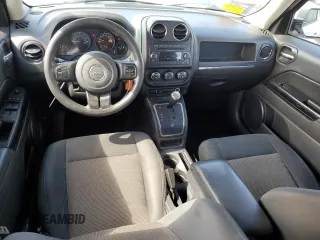 2014 Jeep Patriot Sport z VIN 1C4NJPBA1ED801196, wystawiony jako Copart lot #56635775 z przebiegiem 163 957 mil mil oraz Czysty tytuł • Clean title. Historia ofert i sprzedaży dostępna na DreamBid. Obrazek 8.