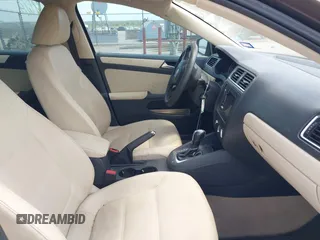 2012 Volkswagen Jetta SE with VIN 3VWDX7AJ3CM121987, listed as a IAAI auction lot 42520818 with 149,997 mi miles and . Bid and sale history available at DreamBid. Image 5.