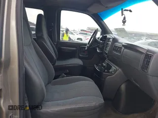 2002 Chevrolet Express with VIN 1GAGG25R121216538, listed as a IAAI auction lot 41573071 with 205,409 mi miles and . Bid and sale history available at carsss.com. Image 5.