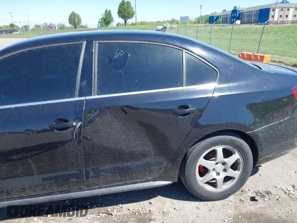 2014 Volkswagen Jetta GLI with VIN 3VW4T7AJ5EM382195, listed as a IAAI auction lot 39211126 with 94,735 mi miles and . Bid and sale history available at DreamBid. Image 6.