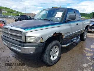 1998 Dodge 1500 z VIN 3B7HF13Y8WG131724, wystawiony jako IAAI lot #42214113 z przebiegiem 223 535 mil mil oraz . Historia ofert i sprzedaży dostępna na DreamBid. Obrazek 2.