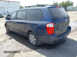 2008 Kia Sedona LX with VIN KNDMB233X86193666, listed as a IAAI auction lot 42041414 with 175,667 mi miles. Bid and sale history available at carsss.com. Image 3.