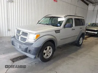 2007 Dodge Nitro SXT z VIN 1D8GT28K17W615978, wystawiony jako IAAI lot #41955211 z przebiegiem 142 741 mil mil oraz . Historia ofert i sprzedaży dostępna na DreamBid. Obrazek 2.