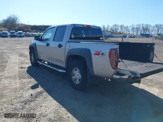 2005 Chevrolet Colorado 1SC LS Z85 with VIN 1GCDT136558285267, listed as a IAAI auction lot 41935351 with 263,520 mi miles. Bid and sale history available at carsss.com. Image 3.