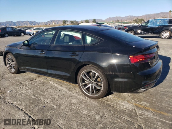 2024 Audi A5 Sportback S line Premium z VIN WAUDACF50RA092458, wystawiony jako Copart lot #87967485 z przebiegiem 4 564 mil mil oraz Szkoda całkowita • Salvage title. Historia ofert i sprzedaży dostępna na DreamBid. Obrazek 2.