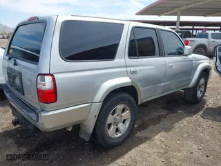 2001 Toyota 4Runner SR5 with VIN JT3GN86R110206776, listed as a IAAI auction lot 41886134 with 381,785 mi miles. Bid and sale history available at carsss.com. Image 4.