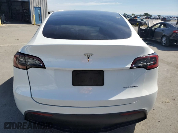 2023 Tesla Model Y Long Range z VIN 7SAYGDEE8PF816544, wystawiony jako Copart lot #57170485 z przebiegiem 74 598 mil mil oraz Szkoda całkowita • Salvage title. Historia ofert i sprzedaży dostępna na DreamBid. Obrazek 6.