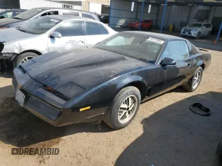 1982 Pontiac Firebird z VIN 1G2AW87H4CL566862, wystawiony jako Copart lot #74777384 z przebiegiem 597 058 mil mil oraz Czysty tytuł • Clean title. Historia ofert i sprzedaży dostępna na DreamBid. Obrazek 1.