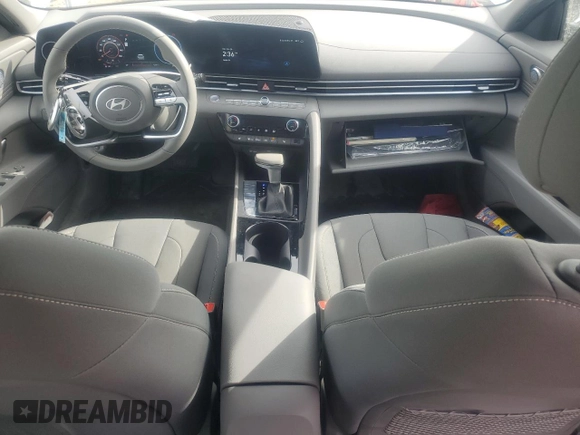 2024 Hyundai Elantra SEL z VIN KMHLS4DG0RU816262, wystawiony jako Copart lot #46448675 z przebiegiem 3 957 mil mil oraz Szkoda całkowita • Salvage title. Historia ofert i sprzedaży dostępna na DreamBid. Obrazek 8.