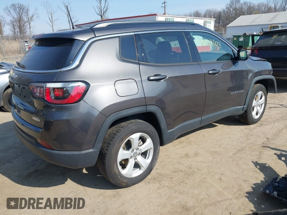 2019 Jeep Compass Latitude with VIN 3C4NJDBB2KT787029, listed as a IAAI auction lot 41704303 with 45,492 mi miles. Bid and sale history available at carsss.com. Image 4.