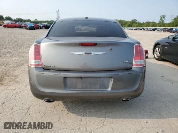 2012 Chrysler 300 S z VIN 2C3CCABGXCH140579, wystawiony jako Copart lot #60476205 z przebiegiem 288 209 mil mil oraz Czysty tytuł • Clean title. Historia ofert i sprzedaży dostępna na DreamBid. Obrazek 6.