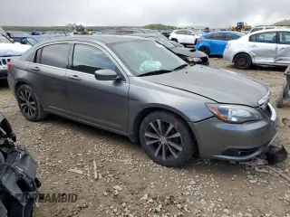 2012 Chrysler 200 S with VIN 1C3CCBHG9CN162092, listed as a Copart auction lot 53991634 with 145,094 mi miles and Salvage Title. Bid and sale history available at carsss.com. Image 4.