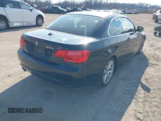 2013 BMW 3 Series 328i z VIN WBADW7C5XDE732643, wystawiony jako IAAI lot #41665789 z przebiegiem Nie podano mil oraz . Historia ofert i sprzedaży dostępna na DreamBid. Obrazek 4.