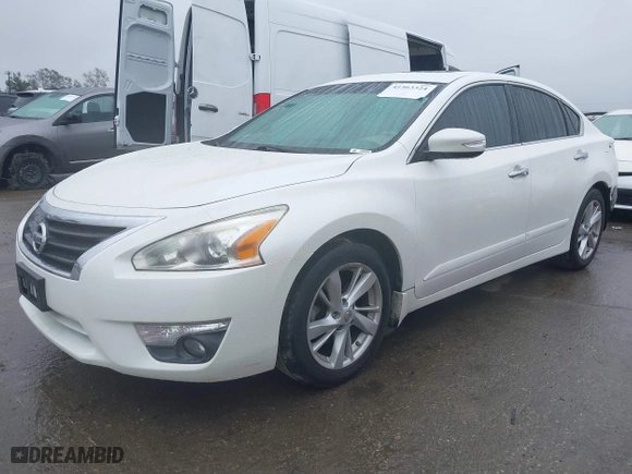 2014 Nissan Altima 2.5 SV with VIN 1N4AL3AP3EC319882, listed as a IAAI auction lot 41563324 with 108,121 mi miles. Bid and sale history available at carsss.com. Image 2.