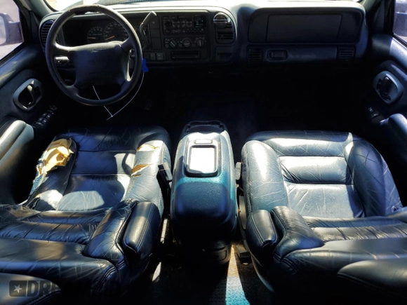 1997 GMC Yukon with VIN 1GKEK13R0VJ747359, listed as a Copart auction lot 48301095 with 272,417 mi miles and Salvage Title. Bid and sale history available at carsss.com. Image 8.