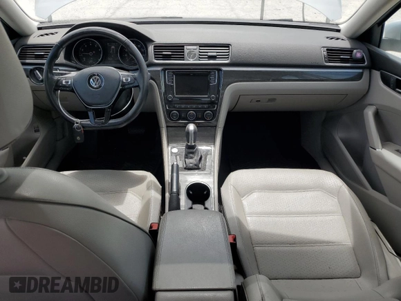 2017 Volkswagen Passat SE z VIN 1VWBT7A35HC026330, wystawiony jako Copart lot #57322535 z przebiegiem 91 602 mil mil oraz Szkoda całkowita • Salvage title. Historia ofert i sprzedaży dostępna na DreamBid. Obrazek 8.