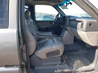 2000 Chevrolet Suburban LS with VIN 3GNFK16T1YG162181, listed as a IAAI auction lot 41843413 with 324,181 mi miles and . Bid and sale history available at DreamBid. Image 5.