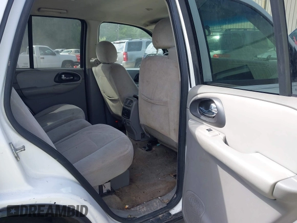 2007 Chevrolet TrailBlazer LS with VIN 1GNDS13S072230724, listed as a IAAI auction lot 41950614 with 195,449 mi miles and . Bid and sale history available at DreamBid. Image 8.