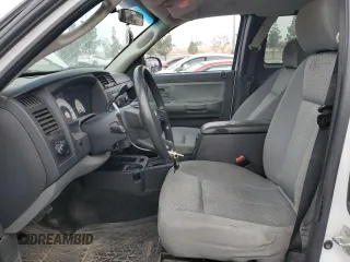 2008 Dodge Dakota z VIN 1D3HE32KX8S525837, wystawiony jako Copart lot #53922725 z przebiegiem 138 810 mil mil oraz Szkoda całkowita • Salvage title. Historia ofert i sprzedaży dostępna na DreamBid. Obrazek 7.