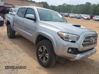 2017 Toyota Tacoma SR5 with VIN 5TFCZ5AN6HX121662, listed as a IAAI auction lot 42426470 with 155,583 mi miles and . Bid and sale history available at DreamBid. Image 1.