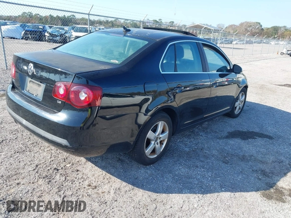 2008 Volkswagen Jetta Sedan SE with VIN 3VWRM71KX8M182235, listed as a IAAI auction lot 41519055 with 182,404 mi miles. Bid and sale history available at carsss.com. Image 4.
