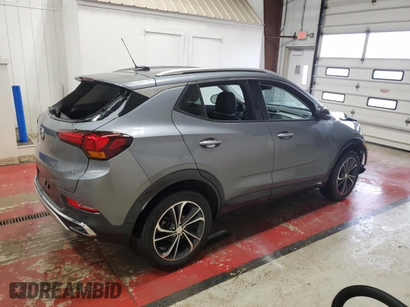 2021 Buick Encore GX Essence z VIN KL4MMGSL3MB170153, wystawiony jako Copart lot #52774345 z przebiegiem 81 292 mil mil oraz Szkoda całkowita • Salvage title. Historia ofert i sprzedaży dostępna na DreamBid. Obrazek 3.