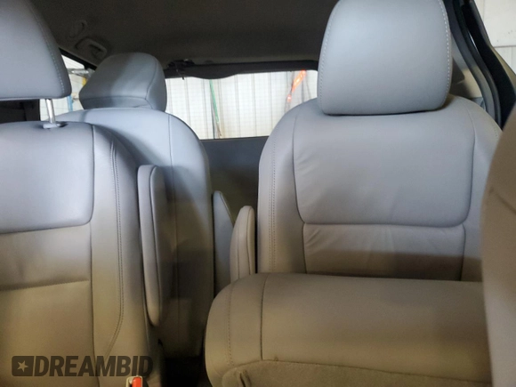 2018 Toyota Sienna XLE z VIN 5TDDZ3DC1JS190712, wystawiony jako Copart lot #62282255 z przebiegiem 63 438 mil mil oraz Szkoda całkowita • Salvage title. Historia ofert i sprzedaży dostępna na DreamBid. Obrazek 10.