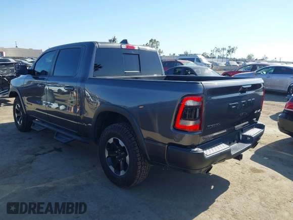2022 Ram 1500 Rebel z VIN 1C6SRFLT4NN177112, wystawiony jako IAAI lot #42402050 z przebiegiem 26 239 mil mil oraz . Historia ofert i sprzedaży dostępna na DreamBid. Obrazek 3.