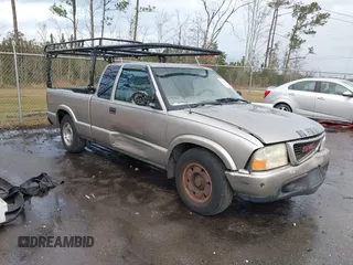 2000 GMC Sonoma SLS with VIN 1GTCS19W1Y8241082, listed as a IAAI auction lot 41394788 with 193,110 mi miles. Bid and sale history available at carsss.com. Image 1.