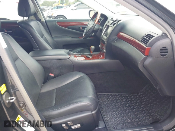 2008 Lexus LS 460 L with VIN JTHGL46F385031829, listed as a IAAI auction lot 42219797 with 162,332 mi miles and . Bid and sale history available at DreamBid. Image 5.