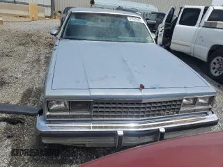1983 Chevrolet El Camino z VIN 1GCCW80H6DR289404, wystawiony jako Copart lot #57524685 z przebiegiem 66 561 mil mil oraz Czysty tytuł • Clean title. Historia ofert i sprzedaży dostępna na DreamBid. Obrazek 5.