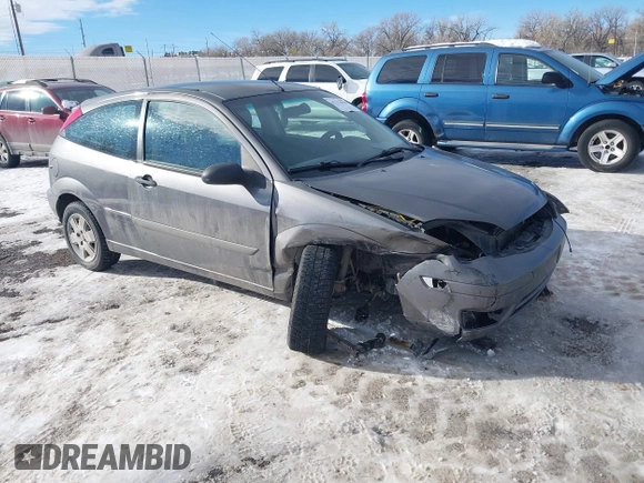 2007 Ford Focus S z VIN 1FAHP31N87W243692, wystawiony jako IAAI lot #41312958 z przebiegiem 184 717 mil mil oraz . Historia ofert i sprzedaży dostępna na DreamBid. Obrazek 1.