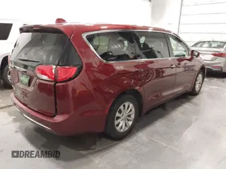 2019 Chrysler Pacifica Touring Plus z VIN 2C4RC1FGXKR706264, wystawiony jako IAAI lot #41483658 z przebiegiem 86 823 mil mil oraz . Historia ofert i sprzedaży dostępna na DreamBid. Obrazek 4.
