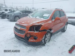2016 Chevrolet Trax LT z VIN KL7CJLSB8GB698542, wystawiony jako IAAI lot #41404696 z przebiegiem 108 826 mil mil oraz . Historia ofert i sprzedaży dostępna na DreamBid. Obrazek 6.