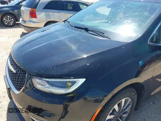 2024 Chrysler Pacifica Hybrid Select with VIN 2C4RC1S70RR169467, listed as a IAAI auction lot 42448734 with 38,062 mi miles and . Bid and sale history available at DreamBid. Image 6.