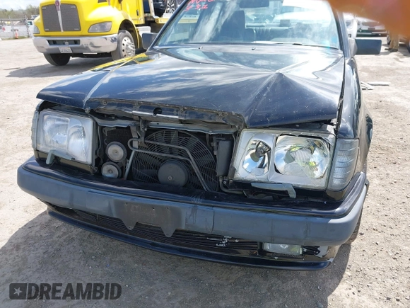 1987 Mercedes-Benz 300 with VIN WDBEA30D8HA397811, listed as a IAAI auction lot 41868336 with 124,720 mi miles. Bid and sale history available at carsss.com. Image 6.