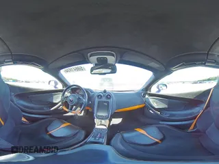 2018 McLaren 570S z VIN SBM13FAA8JW005006, wystawiony jako Copart lot #59641834 z przebiegiem 38 683 mil mil oraz Szkody całkowita. Historia ofert i sprzedaży dostępna na DreamBid. Obrazek 13.