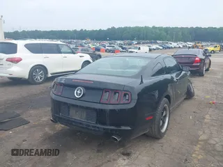 2014 Ford Mustang V6 z VIN 1ZVBP8AM0E5218029, wystawiony jako IAAI lot #42296906 z przebiegiem 170 454 mil mil oraz . Historia ofert i sprzedaży dostępna na DreamBid. Obrazek 4.