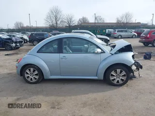 2010 Volkswagen New Beetle Coupe with VIN 3VWRW3AG1AM030235, listed as a IAAI auction lot 41513192 with 87,588 mi miles. Bid and sale history available at carsss.com. Image 13.