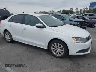 2014 Volkswagen Jetta Sedan SE w/Connectivity/Sunroof PZEV with VIN 3VWD17AJ6EM420961, listed as a IAAI auction lot 42107575 with 198,329 mi miles. Bid and sale history available at carsss.com. Image 1.