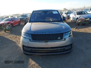 2023 Land Rover Range Rover SE z VIN SALKP9E78PA086430, wystawiony jako IAAI lot #41336935 z przebiegiem 7 831 mil mil oraz . Historia ofert i sprzedaży dostępna na DreamBid. Obrazek 12.